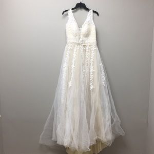 Abaowedding Applique Illusion V Neck Wedding Gown